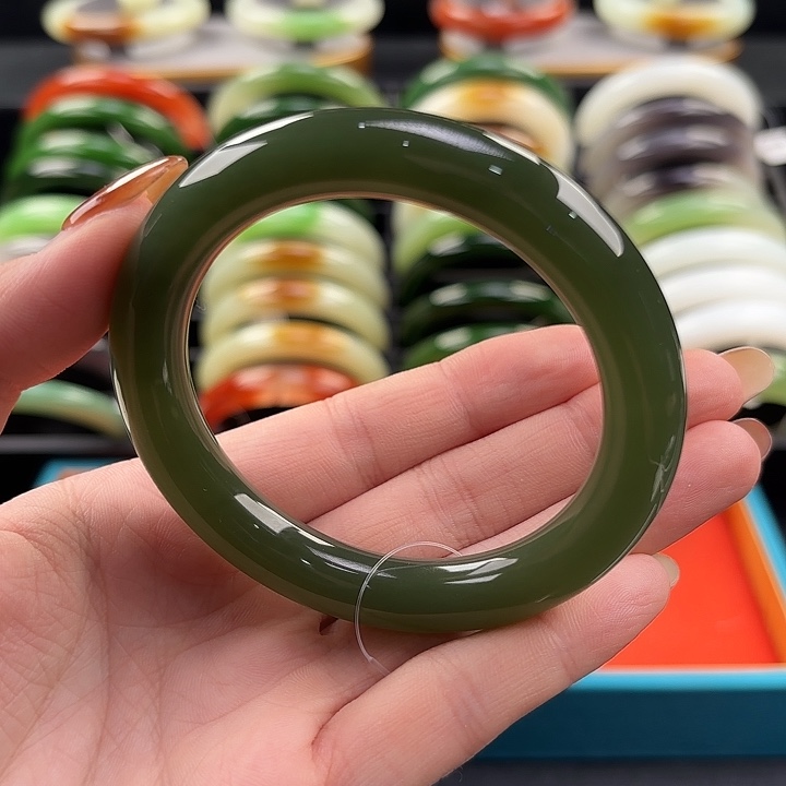 和田玉（糖玉）未镶嵌手镯难得满色浓湖绿56.9