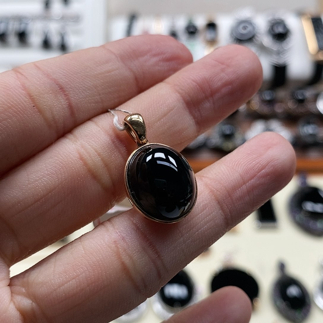 翡翠18K金镶嵌颈饰墨翠