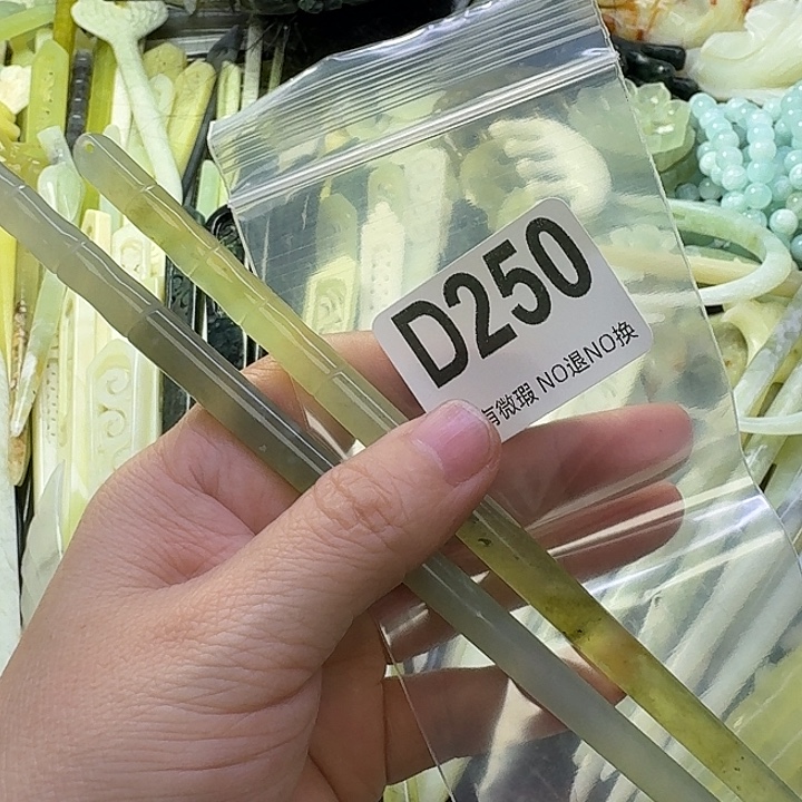 爱***樱蛇纹石玉合金发饰