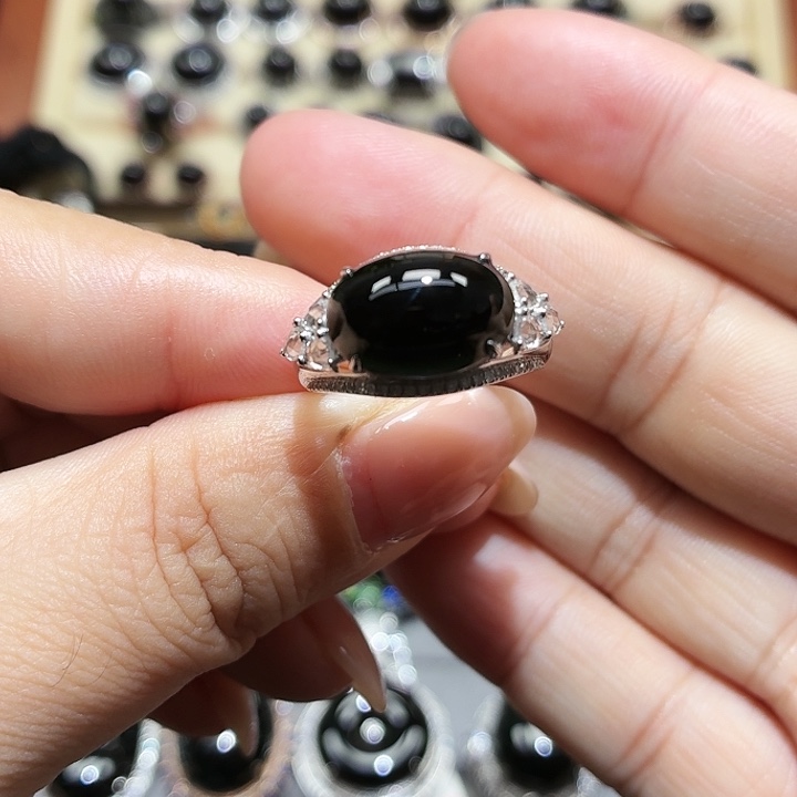 翡翠18K金镶嵌戒指