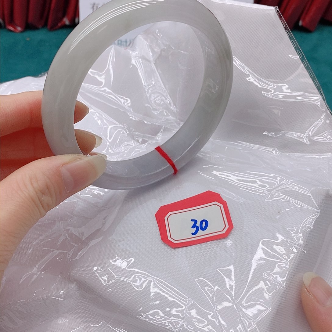 翡翠手镯未镶嵌R****?3000000