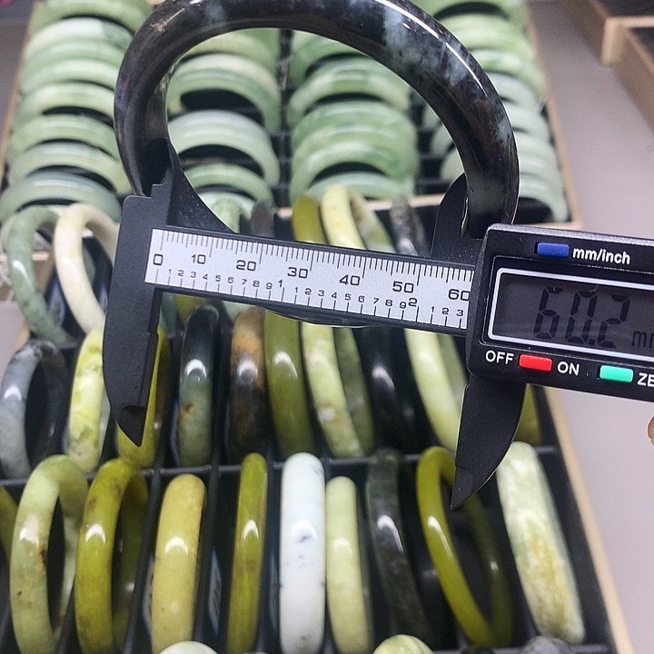 未镶嵌蛇纹石玉手镯151