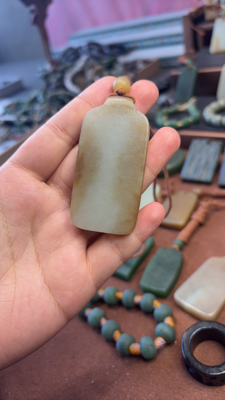 天然和田玉老光吊坠