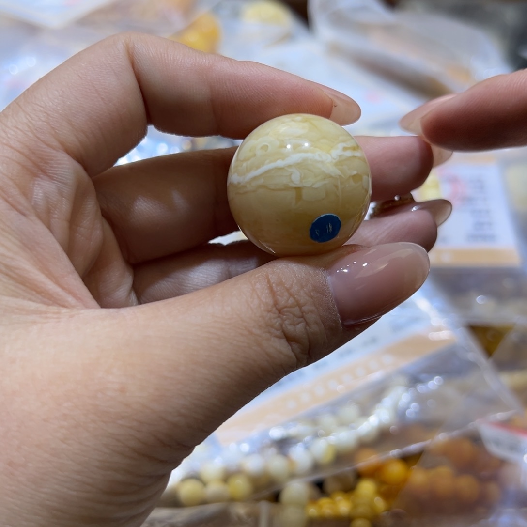 未镶嵌琥珀珠宝奇石