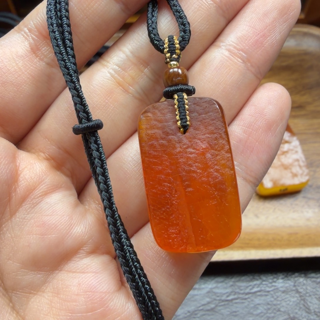 琥珀未镶嵌吊坠(赠链)