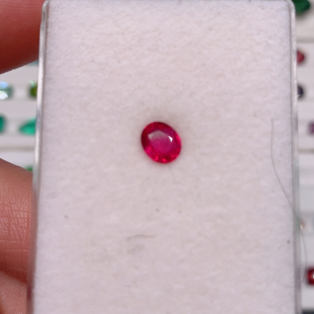 裸石未镶嵌红宝石0.83克拉