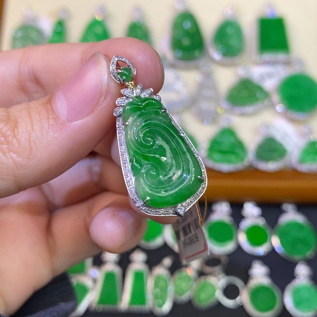 翡翠吊坠(不含链)18K金镶嵌