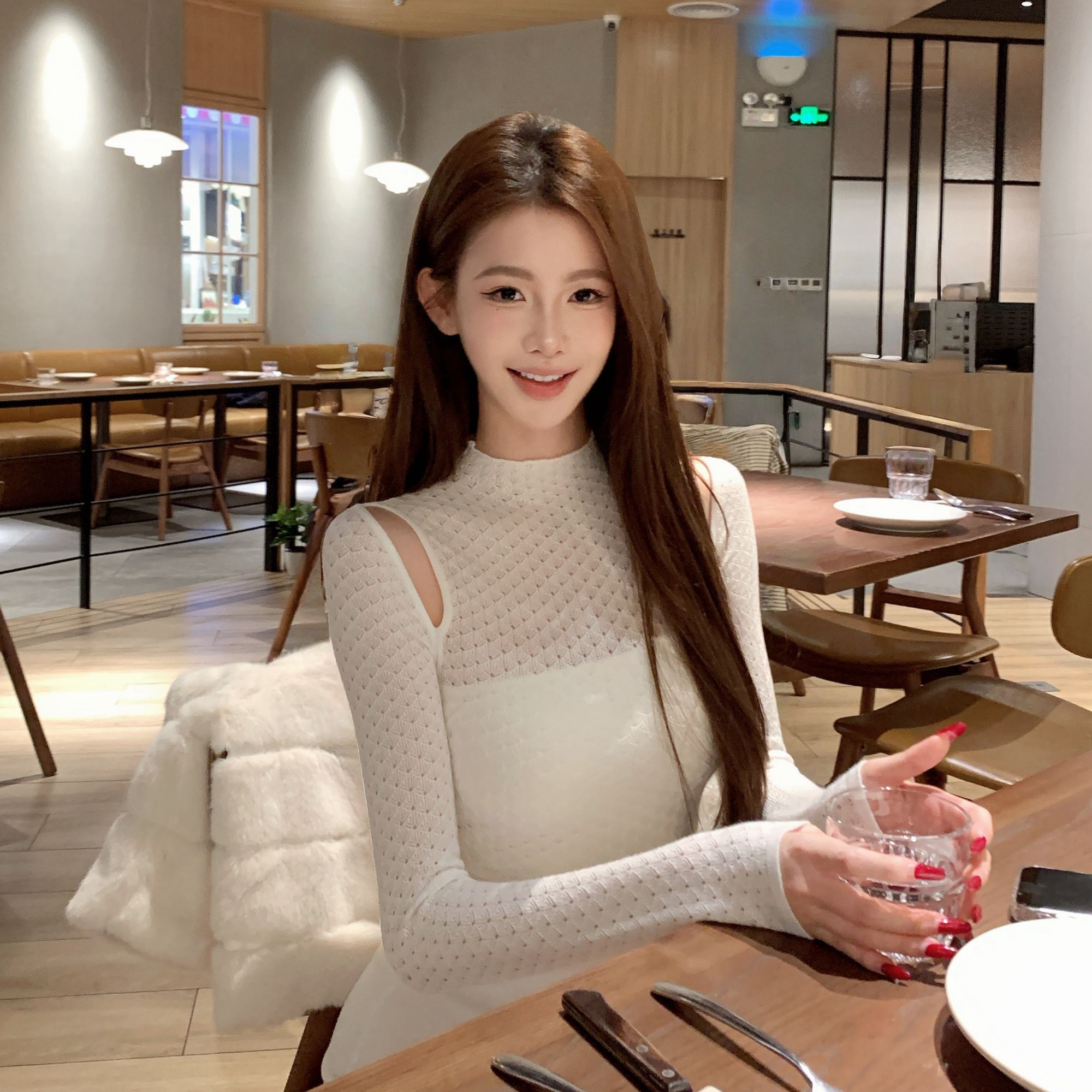 雪梨Shirley「岛上冬日」秋冬纯欲半高领镂空收腰露肩针织连衣裙