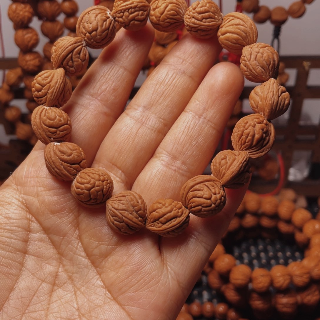 木质类龙纹桃枭手串