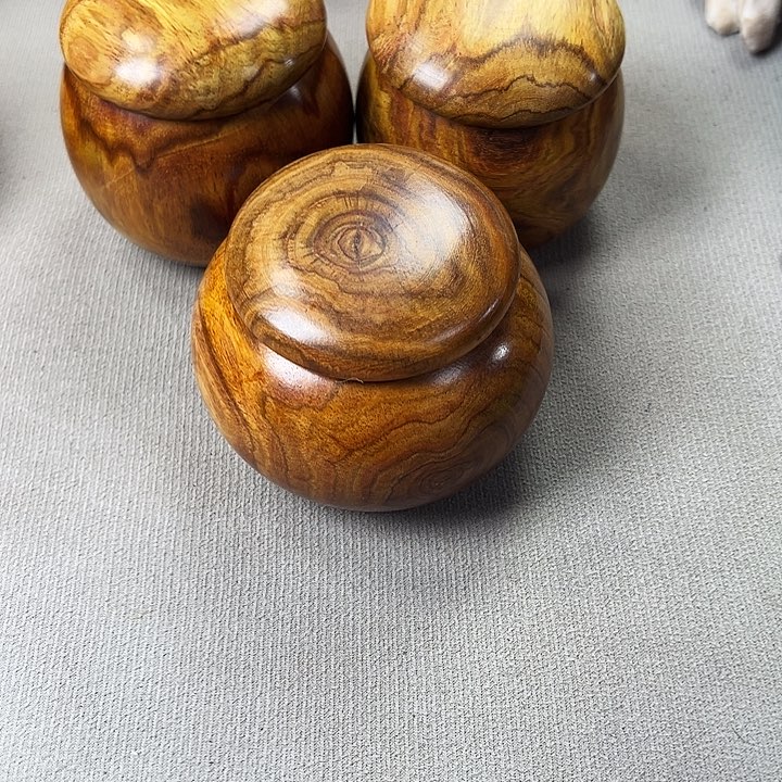 英*越南黄花梨罐子三个