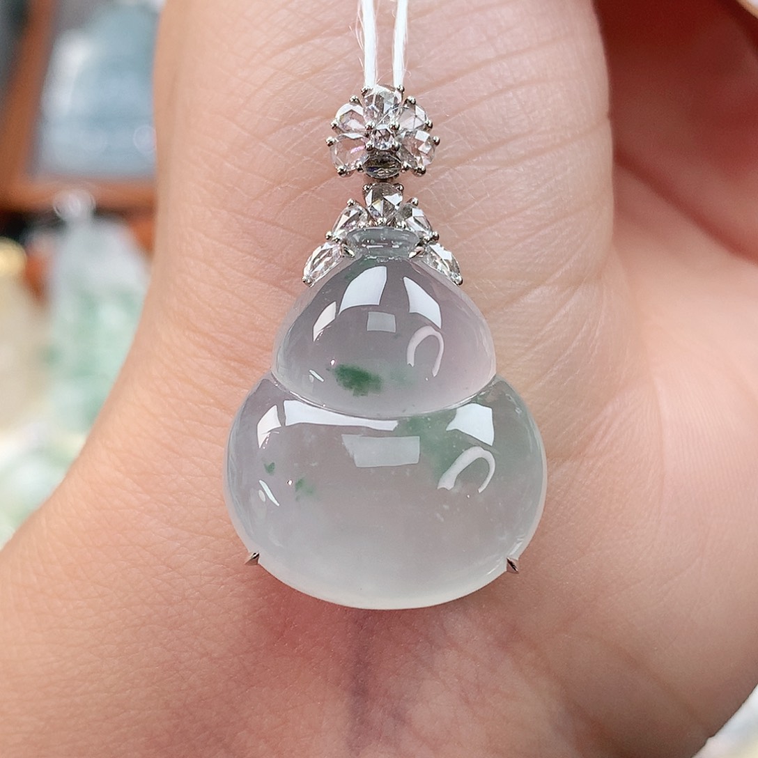 颈饰18K金镶嵌翡翠葫芦