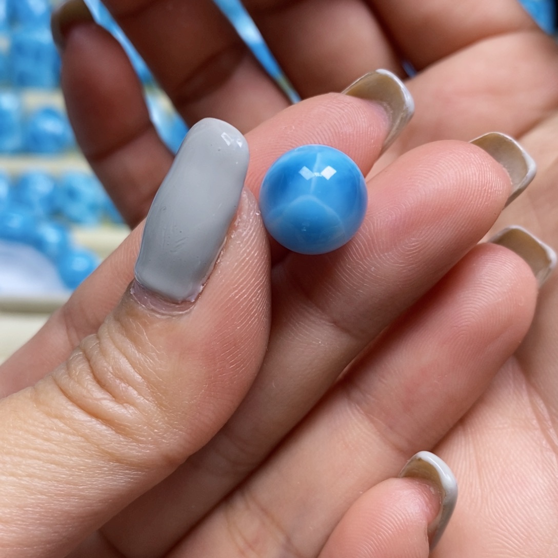 针钠钙石（海纹石）未镶嵌颈饰还***呢