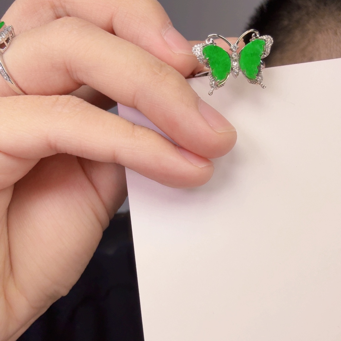 翡翠颈饰未镶嵌一件