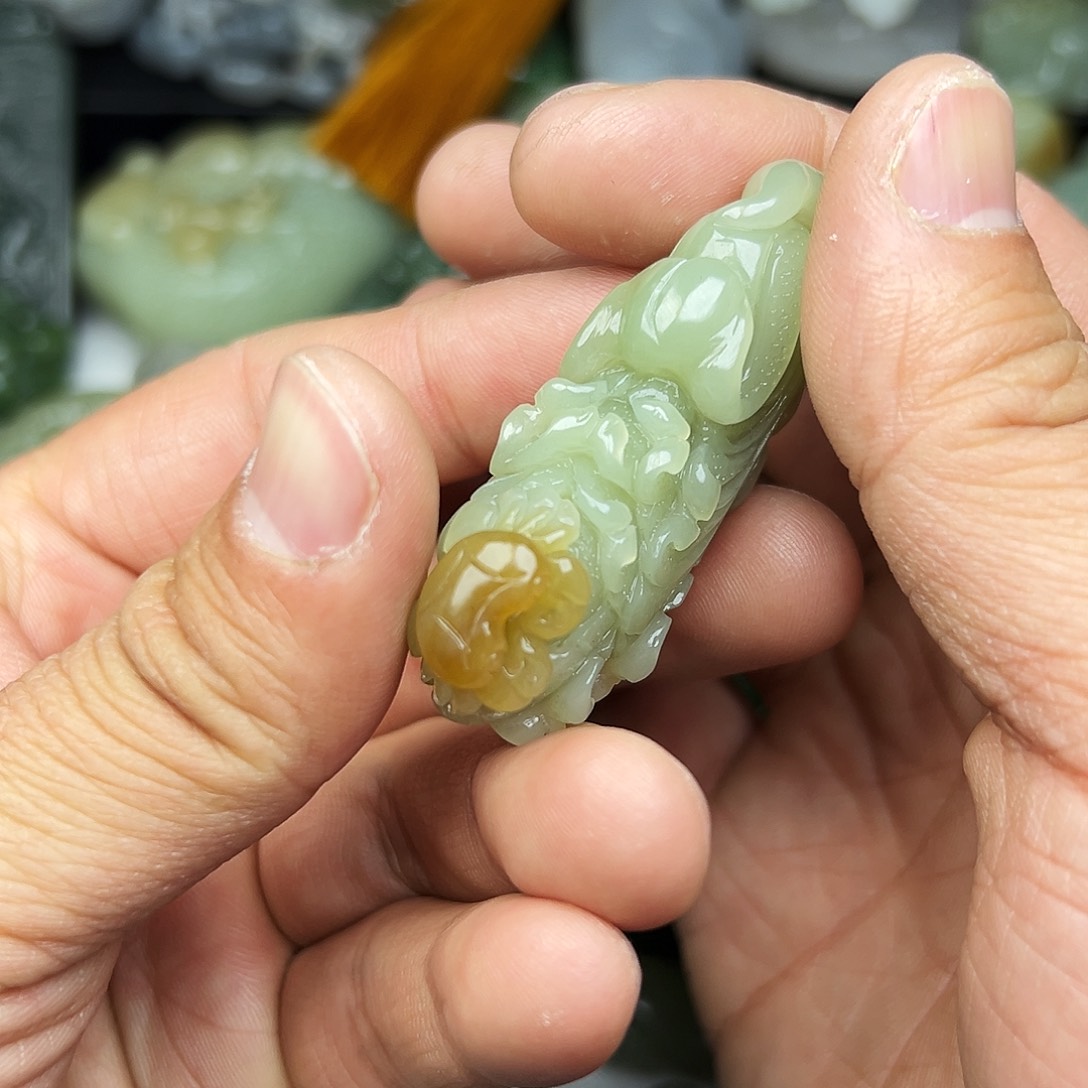 和田玉白菜吊坠未镶嵌