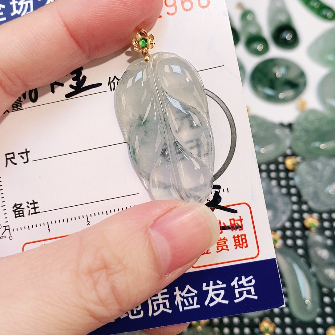 翡翠颈饰18K金镶嵌吊坠