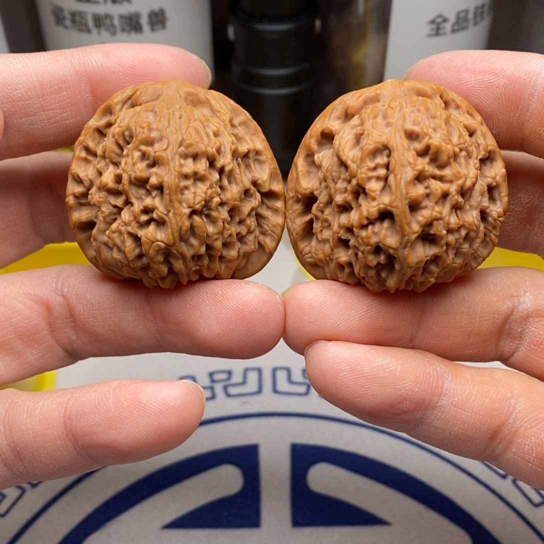 核桃把件四一南疆石