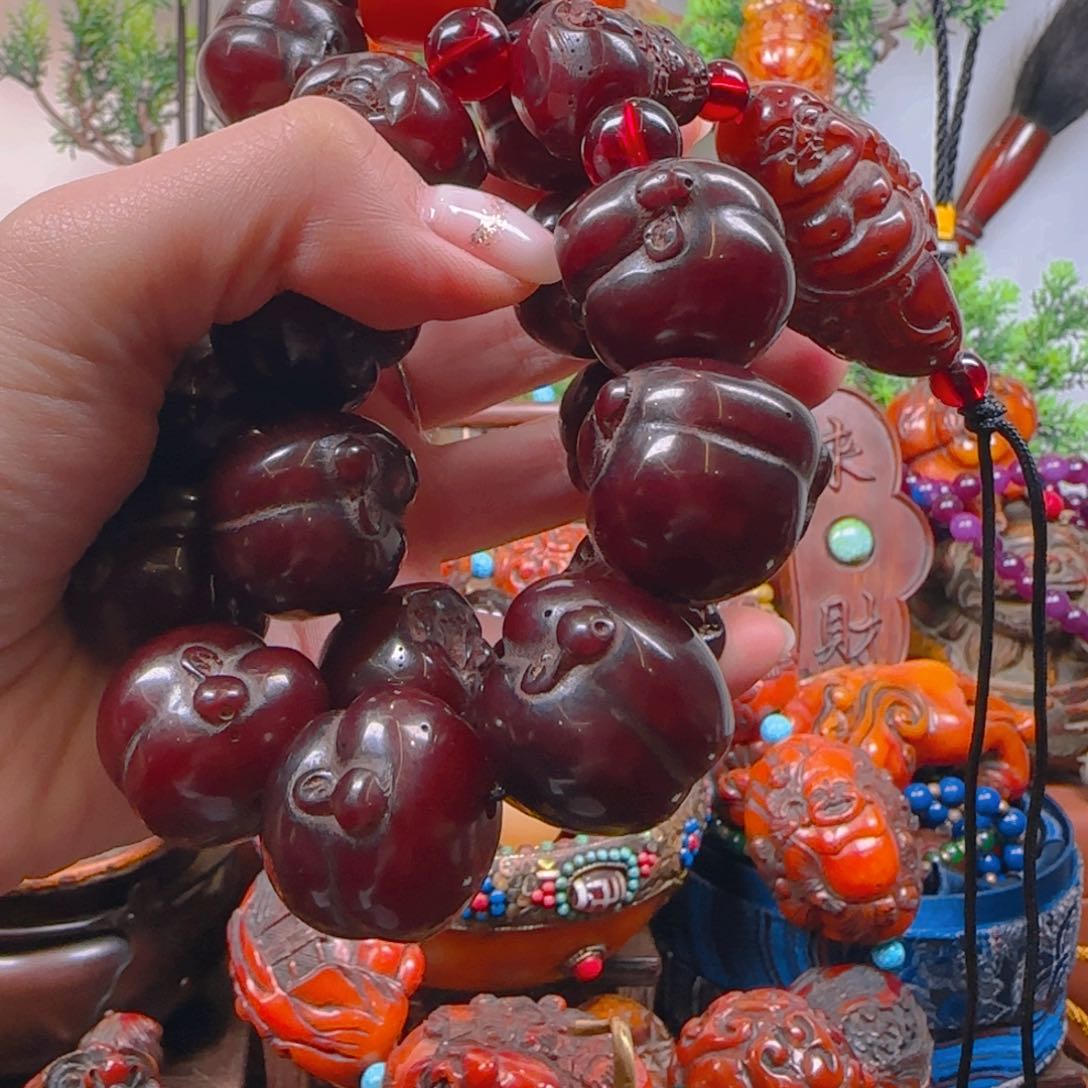 琥珀裸石未镶嵌手持