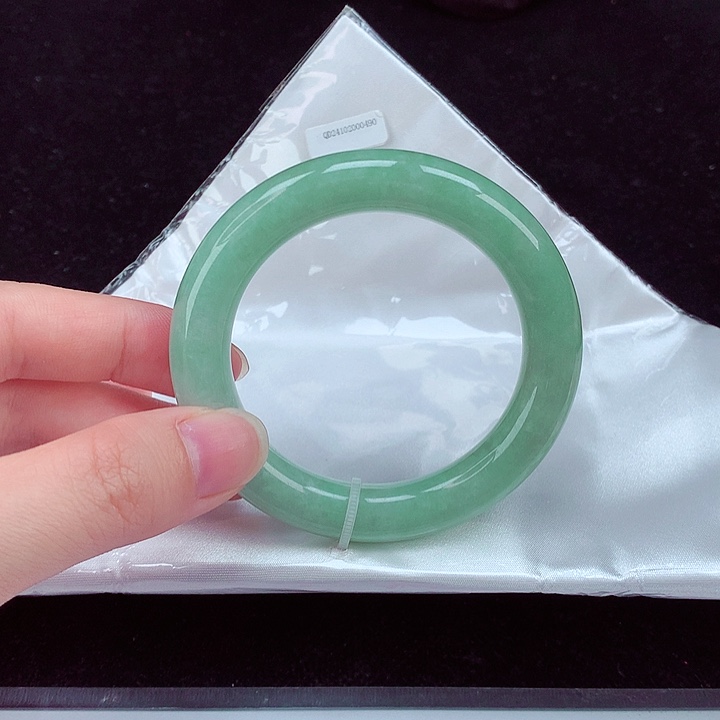 翡翠未镶嵌手镯翡翠