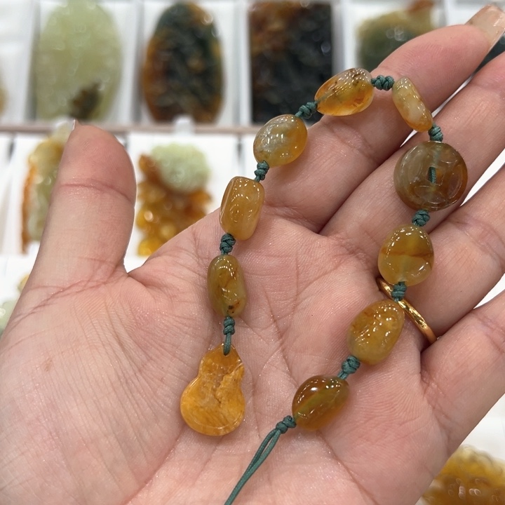 蛇纹石玉未镶嵌颈饰