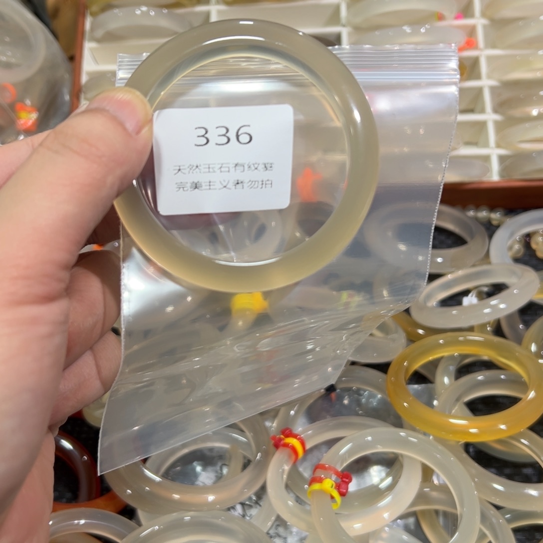 ****。玛瑙/玉髓未镶嵌手镯58