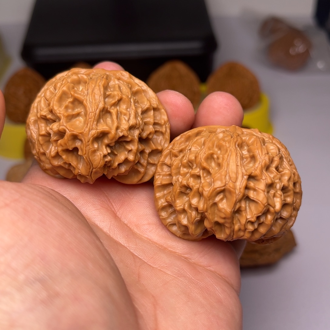 文玩核桃吊坠苹果园