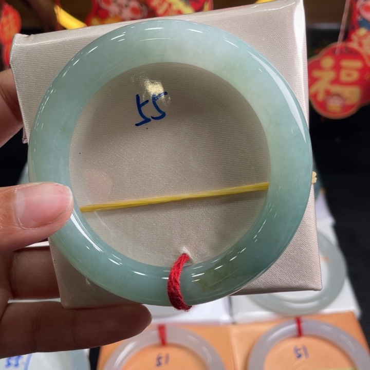 翡翠手镯未镶嵌缅甸翡翠手镯2