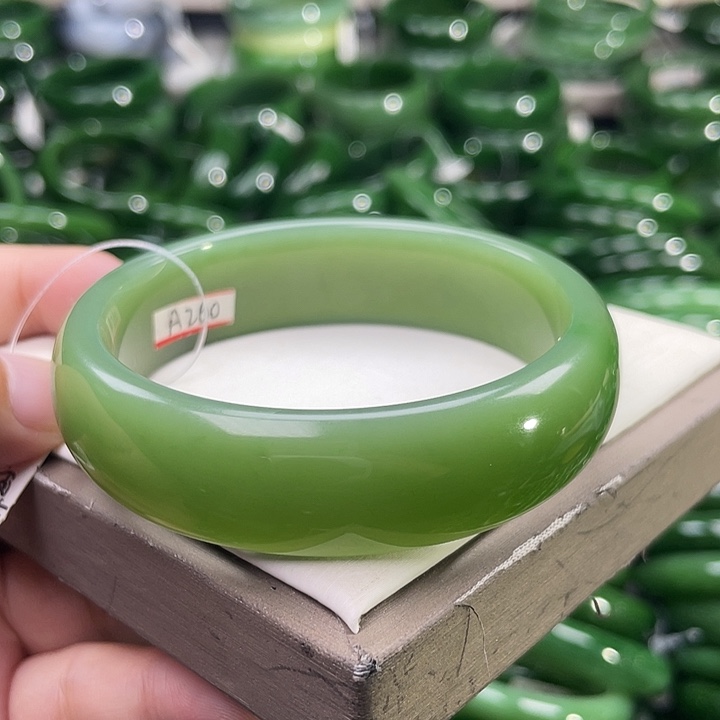 未镶嵌手镯和田玉（碧玉）