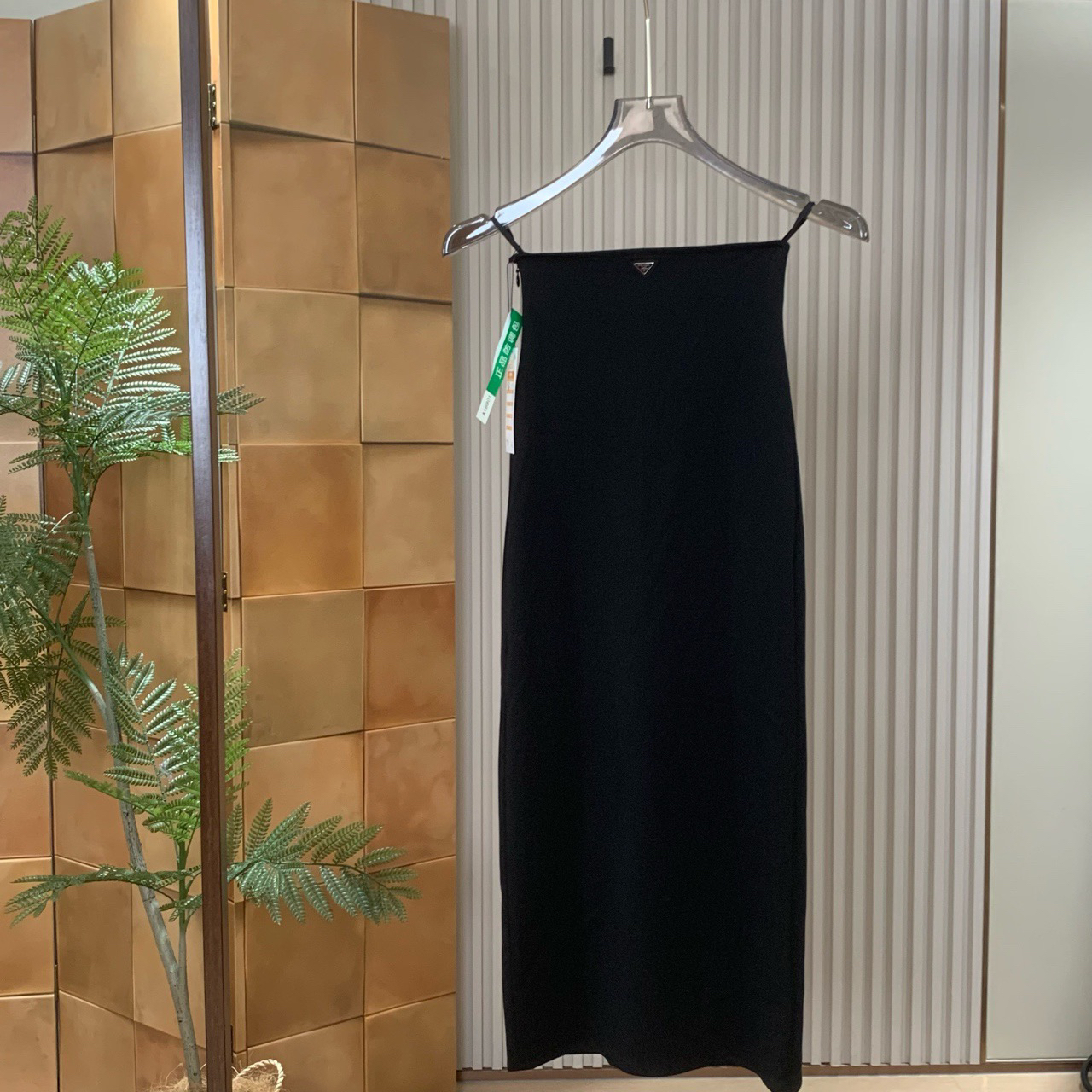 99新 Prada/普拉达 黑色三角标针织半裙/38码/99新 无洗标/18801