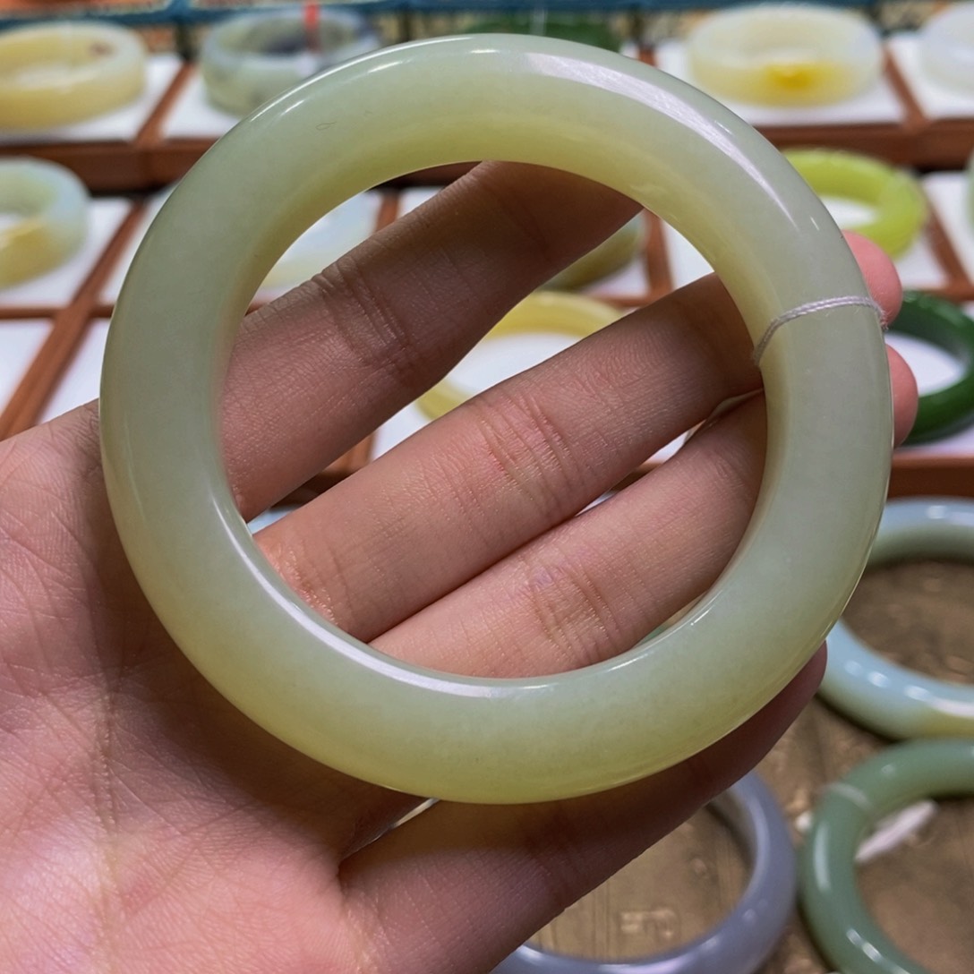 和田玉手镯未镶嵌且末暖黄55-56