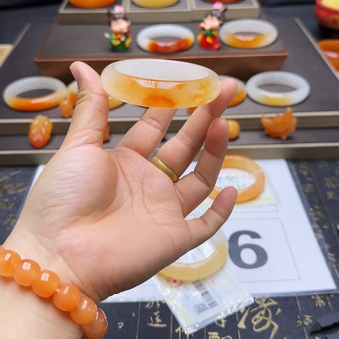 天***乐石英质玉（黄龙玉）未镶嵌手镯