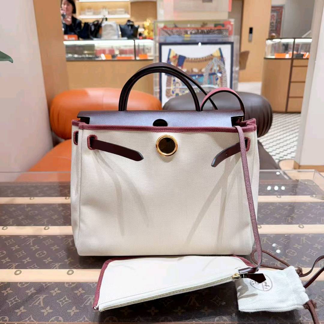 99新 Hermes/爱马仕 herbag31 冰川白拼马鞍红 金扣  U刻