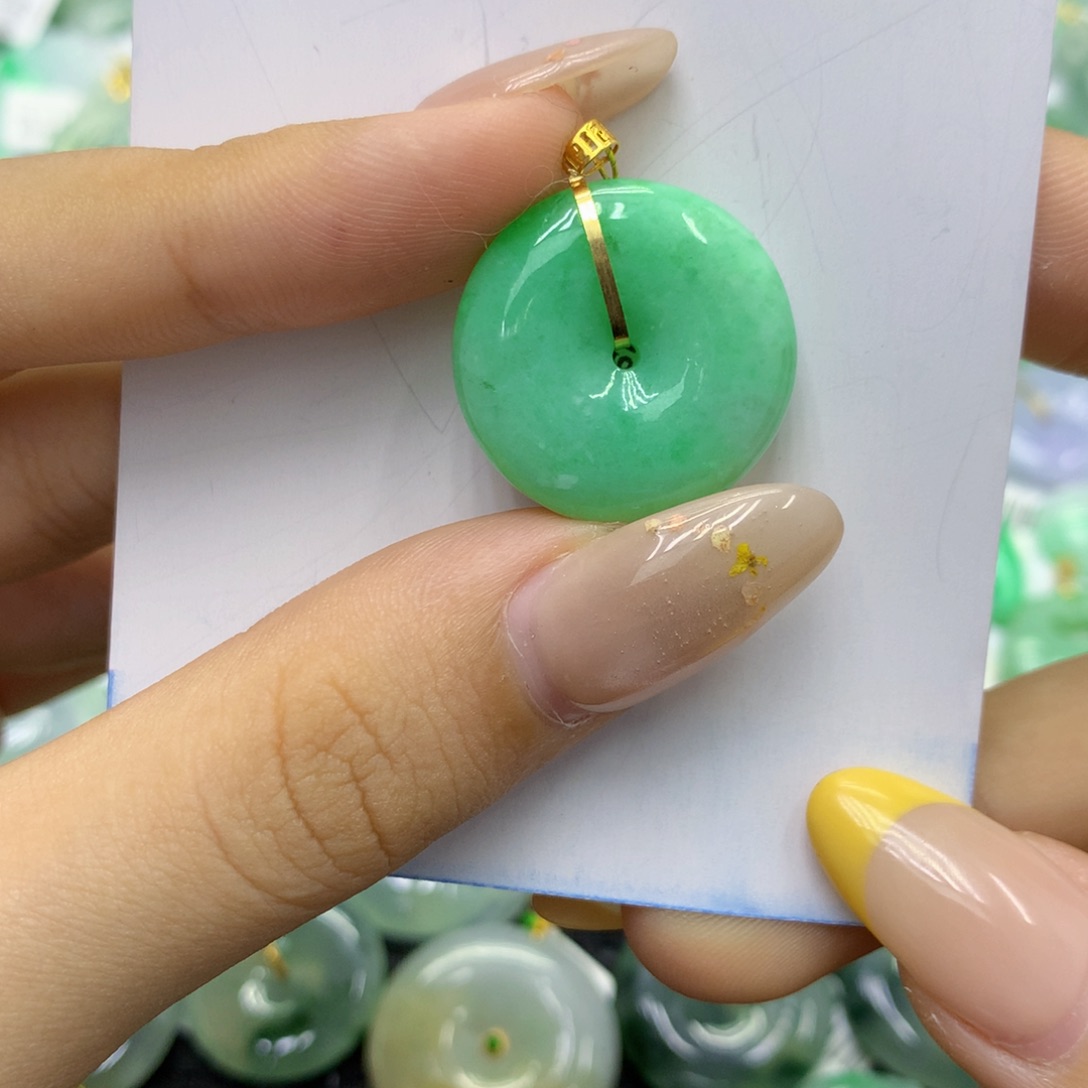 翡翠18K金镶嵌颈饰