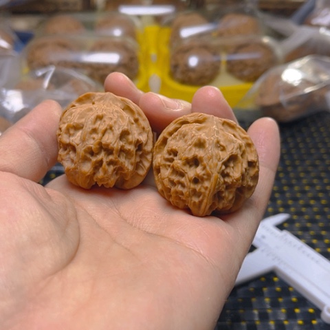 文玩核桃吊坠苹果园