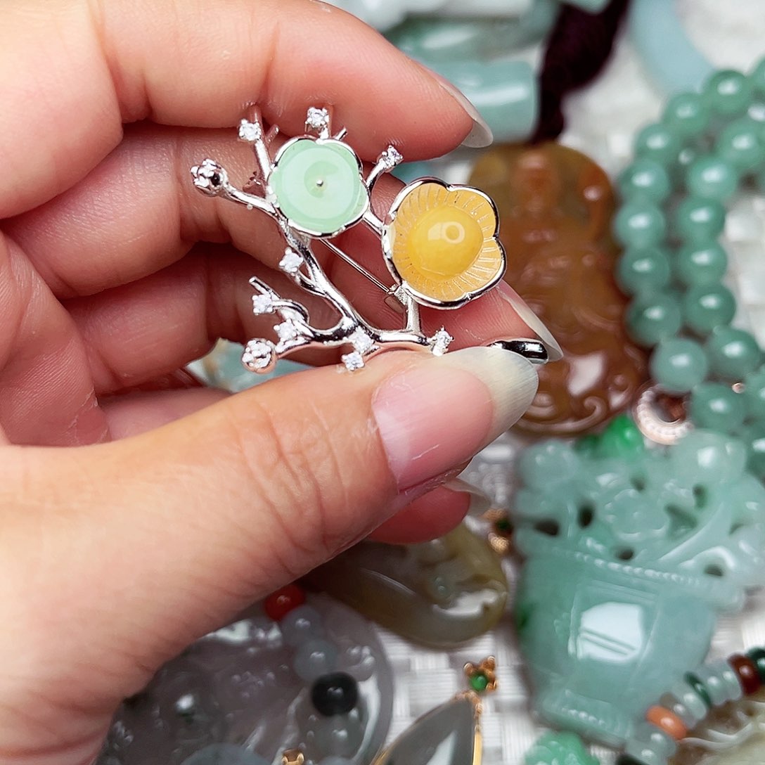 翡翠挂件未镶嵌翡翠