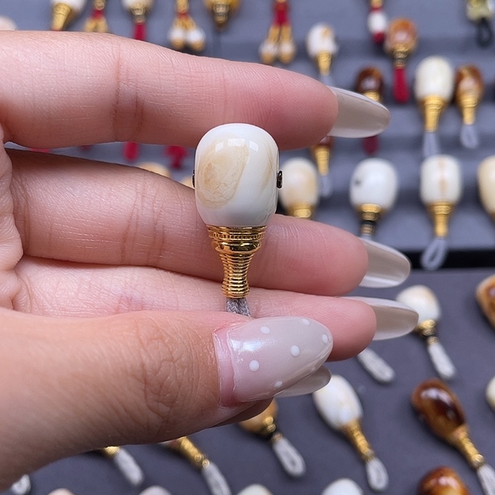 琥珀未镶嵌裸石12.5mm