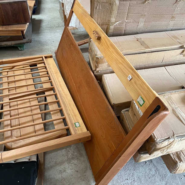 A42樱桃木床头1.8米一个断裂，瑕疵无售后