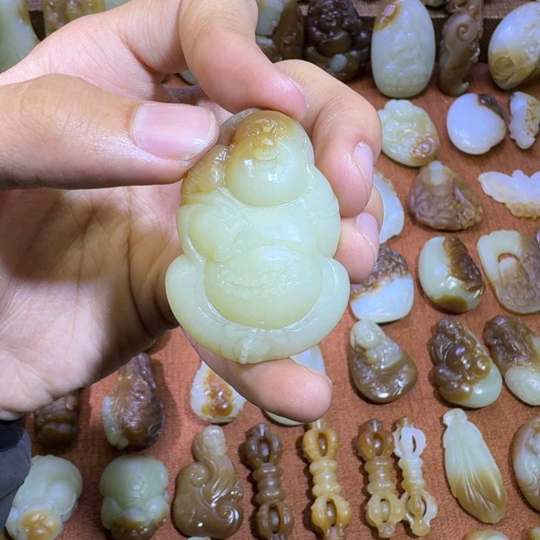 和田玉未镶嵌颈饰