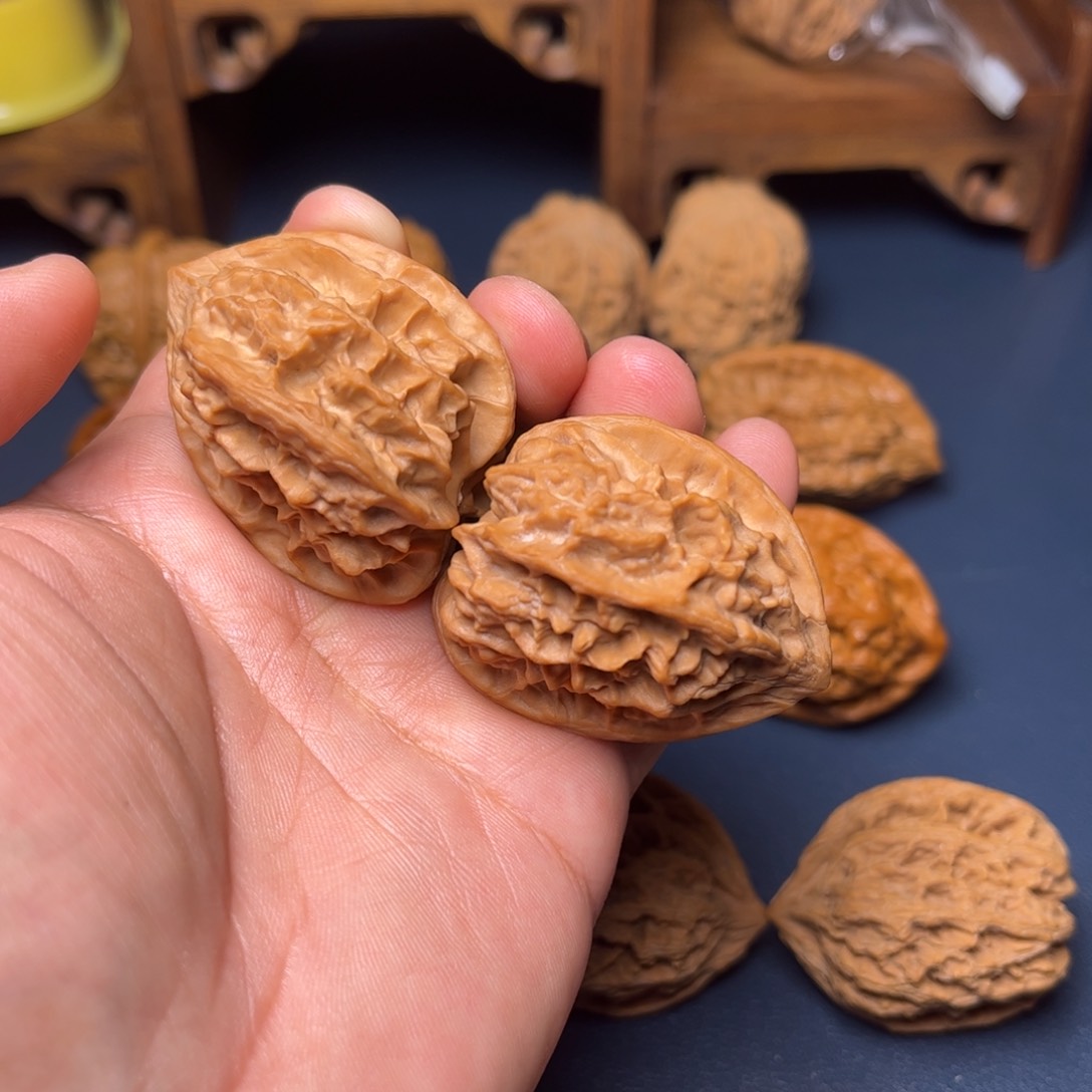 文玩核桃吊坠龙骨