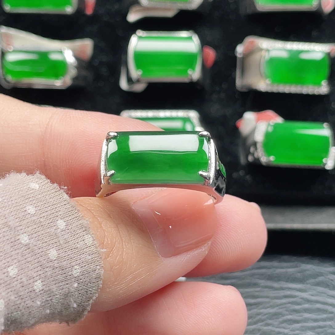 翡翠银S925镶嵌戒指天然A货翡翠没运费险4003