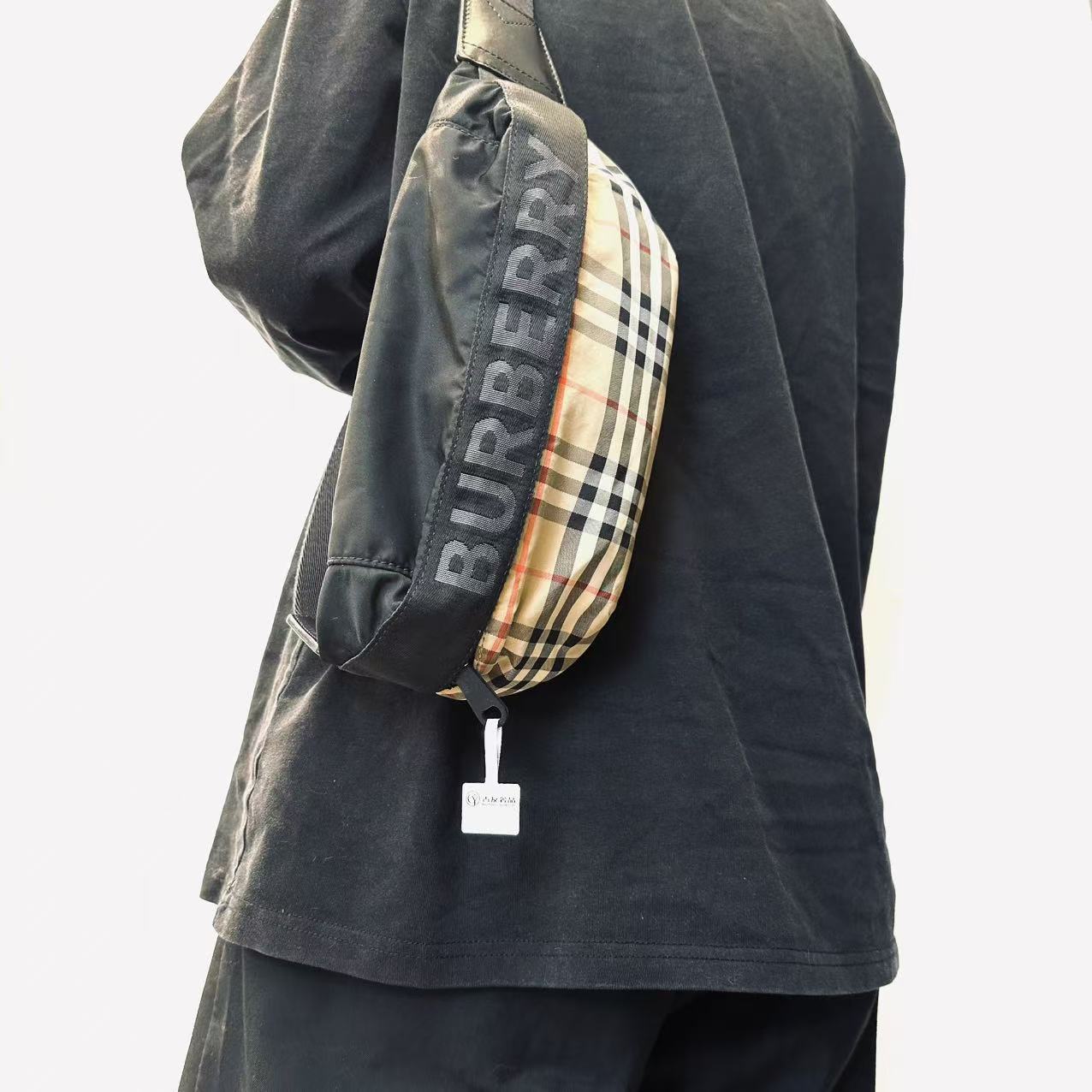 95新 BURBERRY/博柏利 博柏利胸包 2506260495