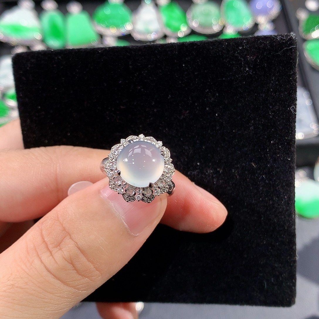 翡翠18K金镶嵌戒指