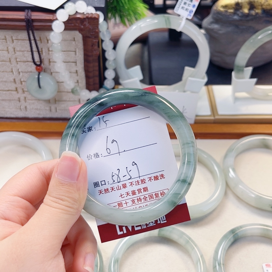 石英质玉未镶嵌手镯15