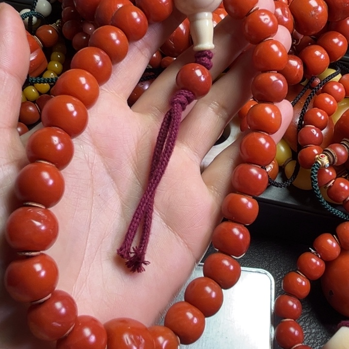 颈饰琉璃福**斯琉璃……………