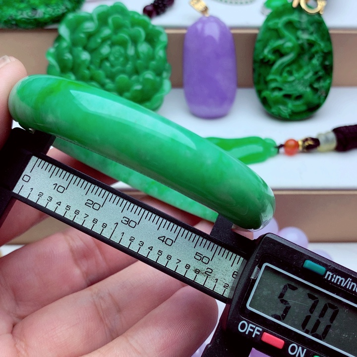 翡翠未镶嵌手镯…．