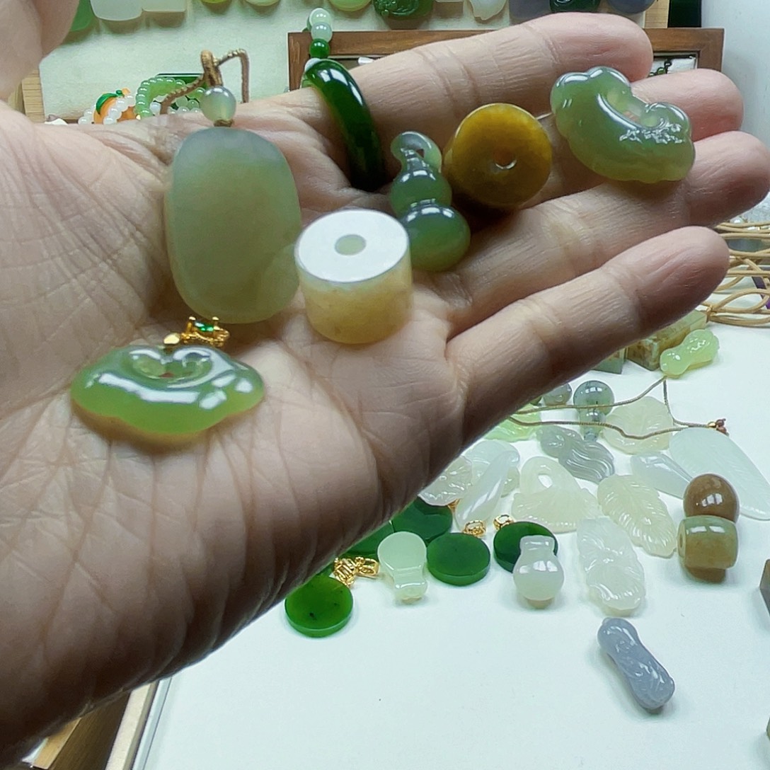 好***多和田玉未镶嵌吊坠(不含链)