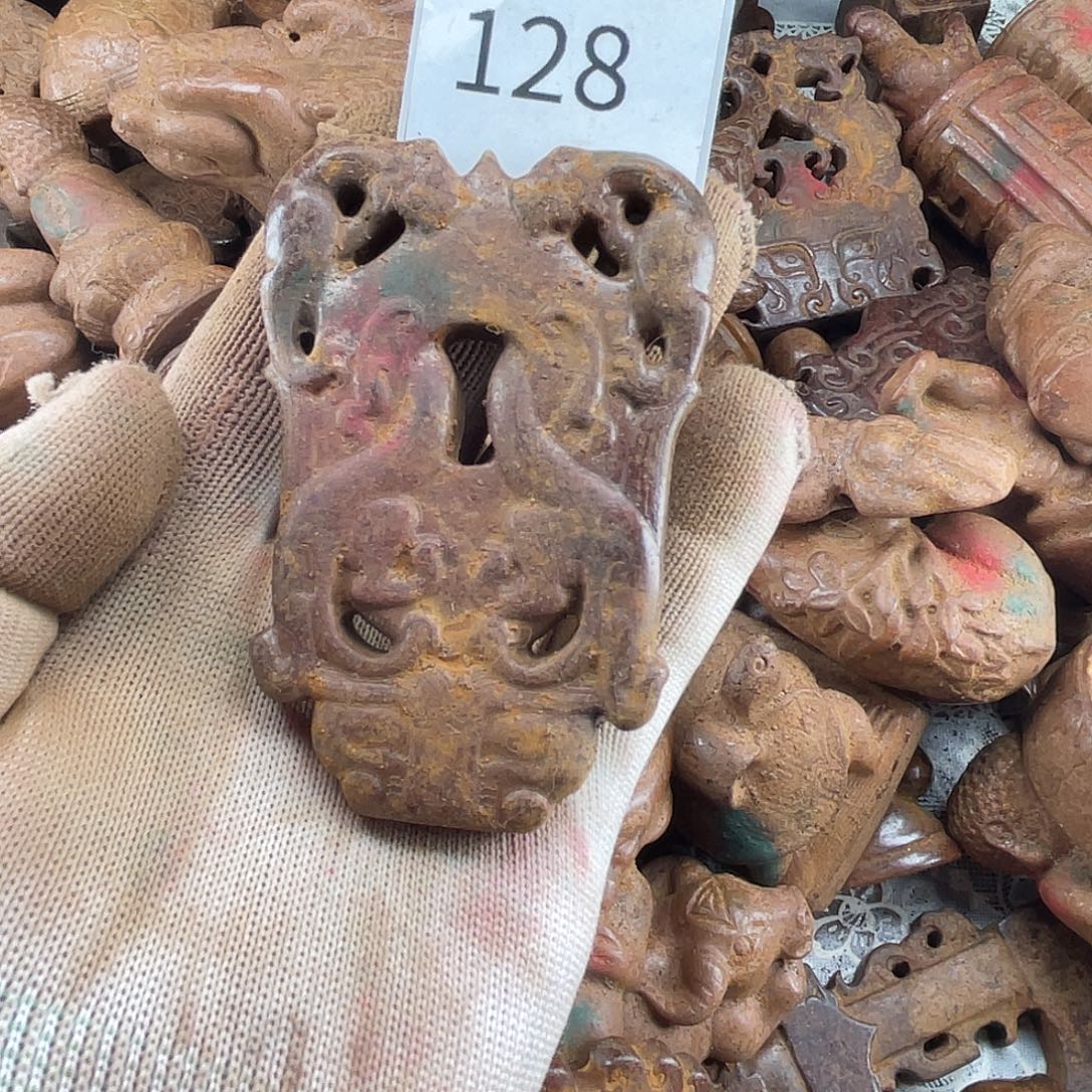 和田玉（糖玉）未镶嵌挂件