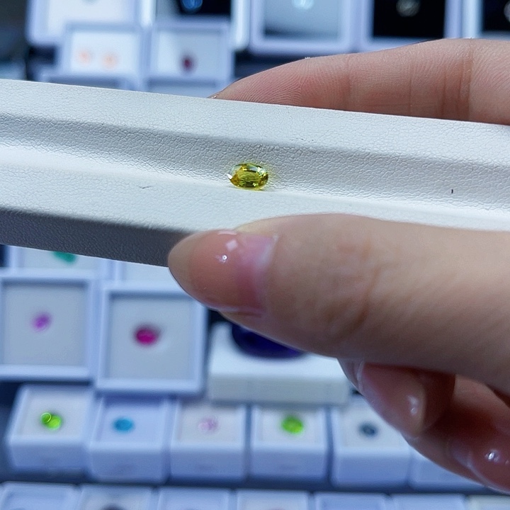 蓝宝石裸石未镶嵌