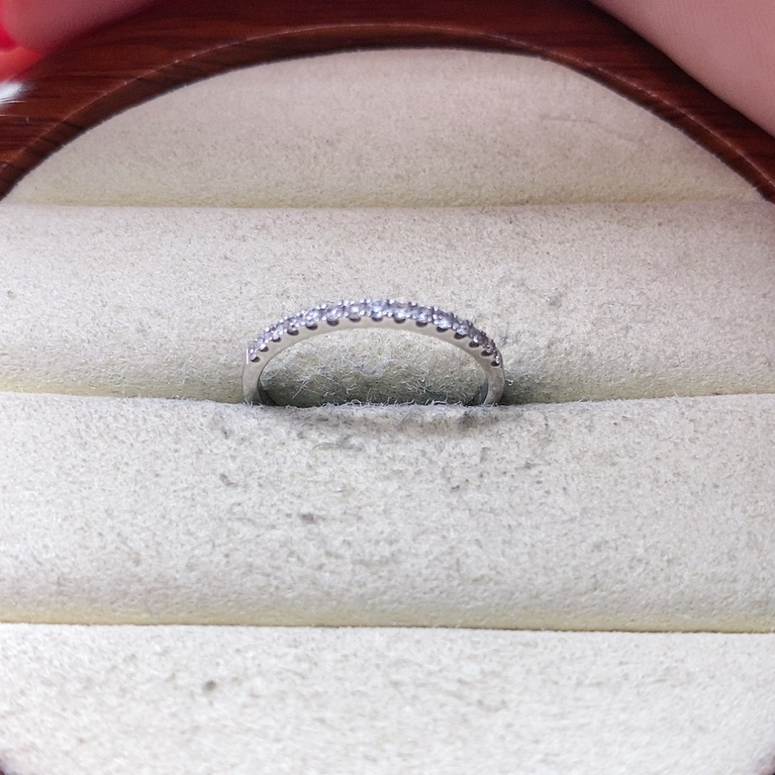 钻石戒指/指环18K金镶嵌20分直排戒指k白16