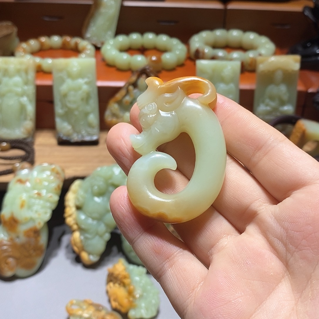 岫岩河磨玉（透闪石质玉）珠宝奇石未镶嵌自**乐