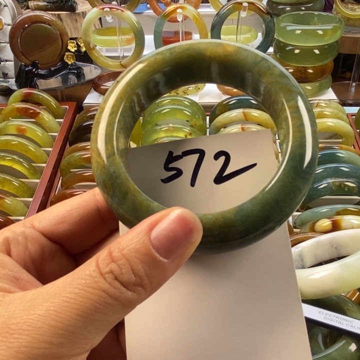 蛇纹石玉未镶嵌手镯55.8